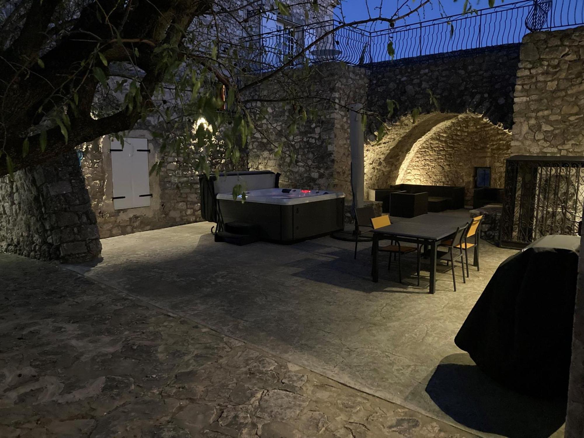 La Closerie D'Escalin Gite 12 Personnes Et Jacuzzi La Garde-Adhémar Exteriér fotografie